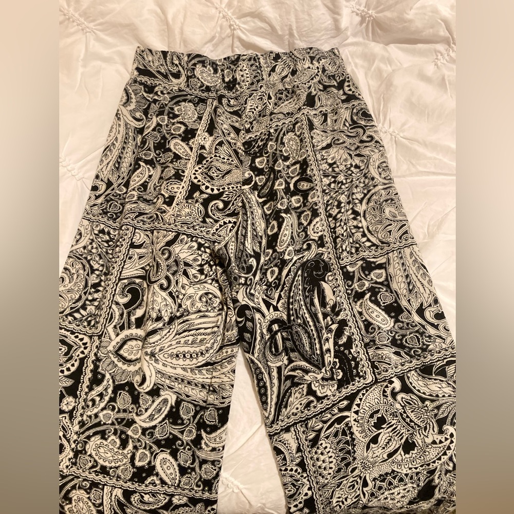 Flowy, pattern pants, Size medium, black and white, super comfy!